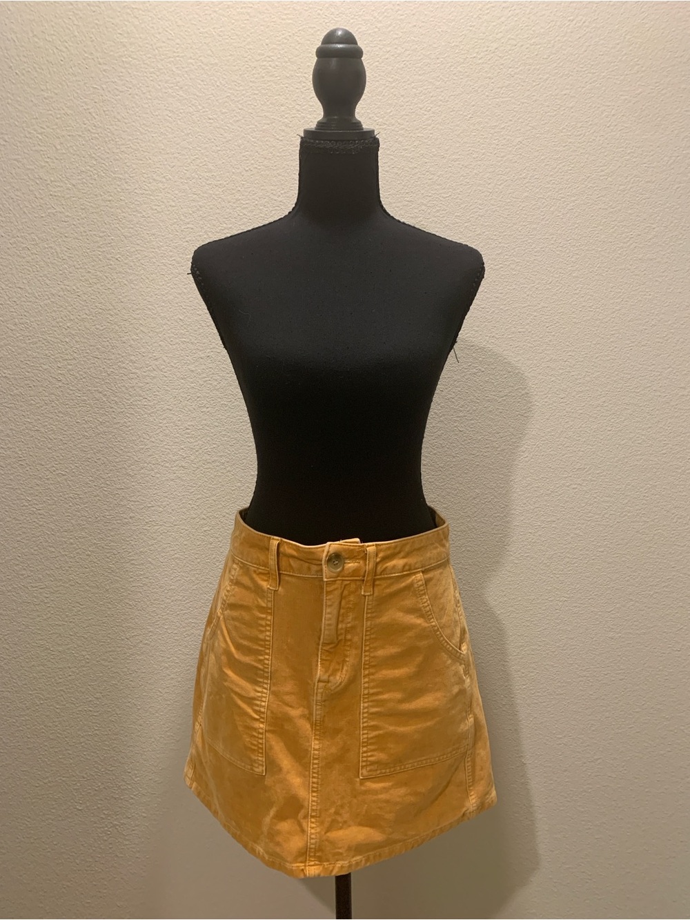 American Eagle Outfitters Mustard Yellow Hi-Rise A-Line Corduroy Skirt (Size 4)